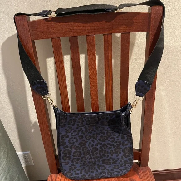 New Ahdorned Stylish Leopard Print Shoulder Bag - Picture 7 of 7